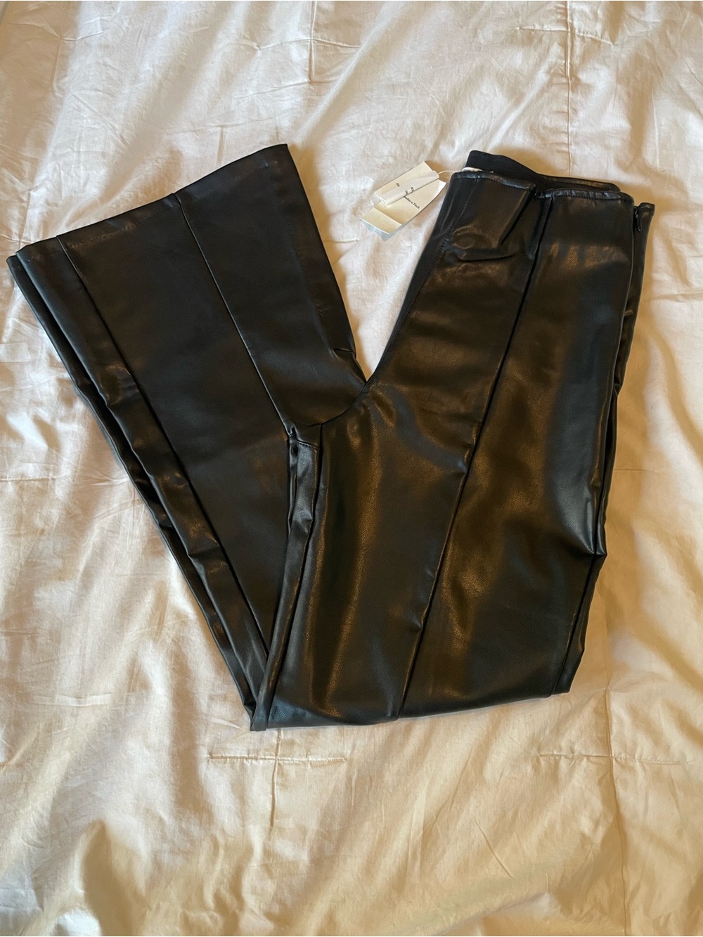 NWT Abercrombie & Fitch Black Vegan Leather Flare Pants Size Medium Short - Picture 6 of 8